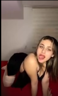 “yok mu benim götümü görmek isteyen?” diye kendinden